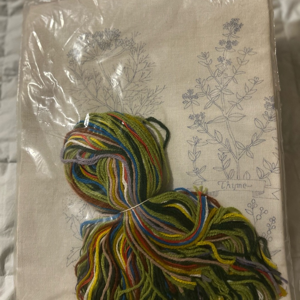 Creative Stitchery Kit - Floral Design - Picture 3 of 3